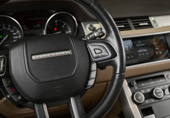 Подержанный автомобиль Land Rover Range Rover Evoque 2015 года (14 фото)