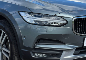Подержанный автомобиль Volvo V90 Cross Country 2018 года (19 фото)