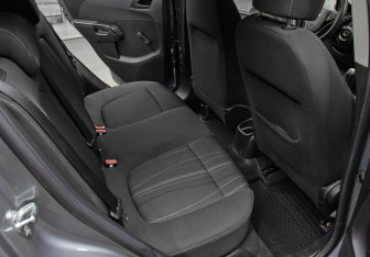 Подержанный автомобиль Chevrolet Aveo Hatchback 2013 года (12 фото)