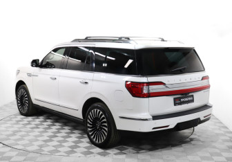 Подержанный автомобиль Lincoln Navigator 2018 года (7 фото)