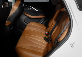 Подержанный автомобиль Omoda C5 2022 года (10 фото)