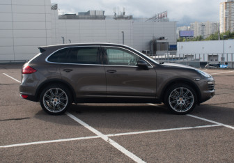 Подержанный автомобиль Porsche Cayenne 2013 года (4 фото)