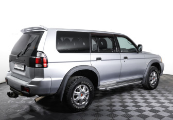 Подержанный автомобиль Mitsubishi Pajero Sport 2008 года (5 фото)