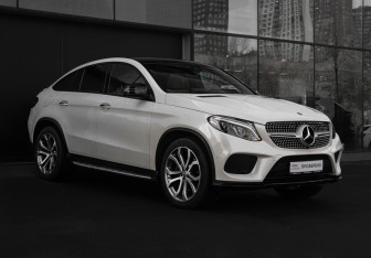 Подержанный автомобиль Mercedes-Benz GLE 2017 года (3 фото)