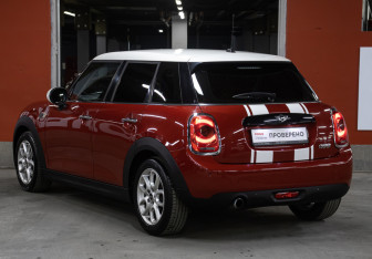 Подержанный автомобиль MINI Hatch 2016 года (7 фото)