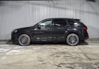 Новый Audi Q7 2024 (3 фото)