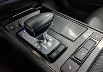 Подержанный автомобиль Genesis G80 2019 года (27 фото)