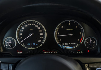 Подержанный автомобиль BMW X5 2018 года (12 фото)