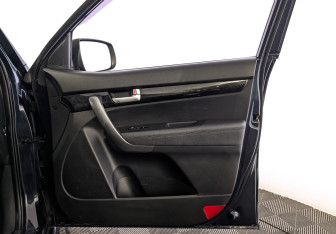 Подержанный автомобиль Kia Sorento 2017 года (25 фото)