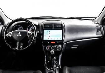 Подержанный автомобиль Mitsubishi ASX 2011 года (11 фото)