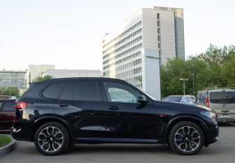 Подержанный автомобиль BMW X5 2021 года (3 фото)