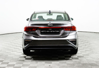 Подержанный автомобиль Kia Cerato Sedan 2019 года (6 фото)