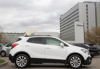 Подержанный автомобиль Opel Mokka 2014 года (3 фото)