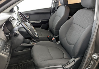 Подержанный автомобиль Kia Rio Sedan 2017 года (20 фото)