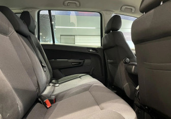 Подержанный автомобиль Opel Zafira Compactvan 2011 года (10 фото)