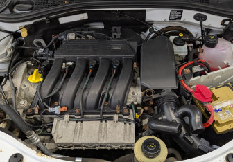 Подержанный автомобиль Nissan Terrano 2015 года (9 фото)