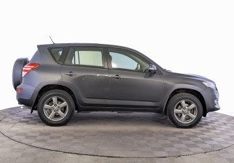 Подержанный автомобиль Toyota RAV4 2012 года (4 фото)
