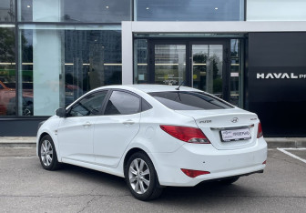 Подержанный автомобиль Hyundai Solaris Sedan 2015 года (7 фото)