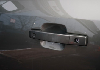 Подержанный автомобиль Land Rover Defender Suv 2022 года (14 фото)