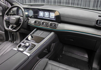 Подержанный автомобиль Jaecoo J8 2024 года (11 фото)