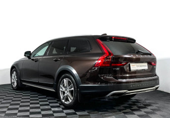 Подержанный автомобиль Volvo V90 Cross Country 2019 года (7 фото)