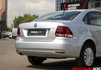 Подержанный автомобиль Volkswagen Polo Sedan 2018 года (16 фото)