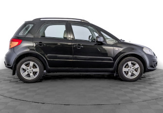 Подержанный автомобиль Suzuki SX4 Hatchback 2011 года (4 фото)