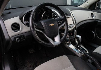 Подержанный автомобиль Chevrolet Cruze Sedan 2013 года (12 фото)
