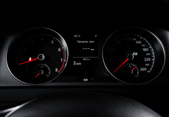 Подержанный автомобиль Volkswagen Golf Hatchback 2014 года (11 фото)
