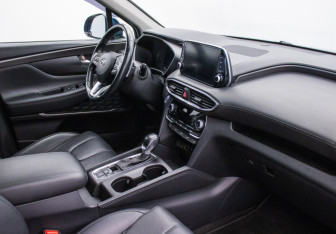 Подержанный автомобиль Hyundai Santa Fe 2019 года (10 фото)