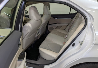 Подержанный автомобиль Toyota Camry Sedan 2023 года (12 фото)