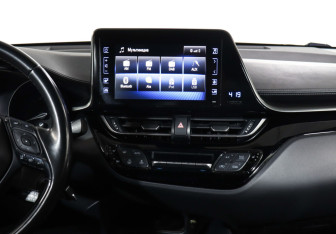 Подержанный автомобиль Toyota C-HR 2019 года (14 фото)