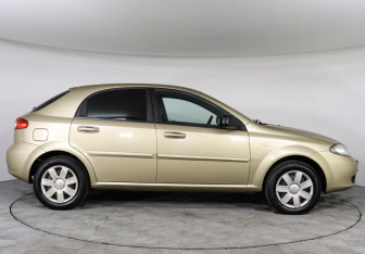 Подержанный автомобиль Chevrolet Lacetti Hatchback 2009 года (4 фото)
