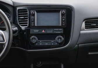 Подержанный автомобиль Mitsubishi Outlander 2014 года (14 фото)