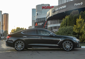 Подержанный автомобиль Genesis G70 2018 года (3 фото)