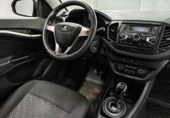 Подержанный автомобиль LADA (ВАЗ) Vesta Sedan 2017 года (10 фото)