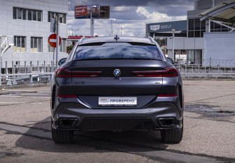 Подержанный автомобиль BMW X6 2021 года (6 фото)
