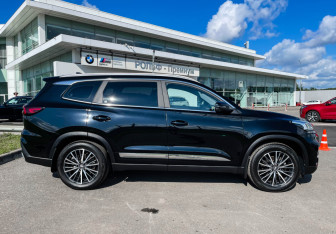 Подержанный автомобиль Chery Tiggo 8 2022 года (4 фото)