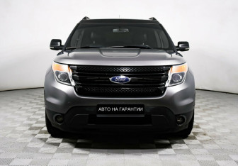 Подержанный автомобиль Ford Explorer 2012 года (2 фото)