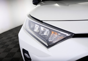 Подержанный автомобиль Toyota RAV4 2022 года (17 фото)