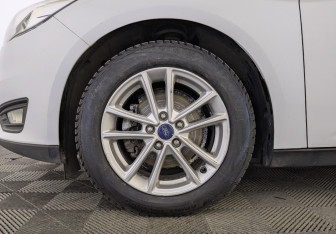 Подержанный автомобиль Ford Focus Sedan 2017 года (12 фото)