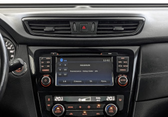 Подержанный автомобиль Nissan X-Trail 2018 года (17 фото)
