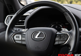 Подержанный автомобиль Lexus LX 2024 года (16 фото)