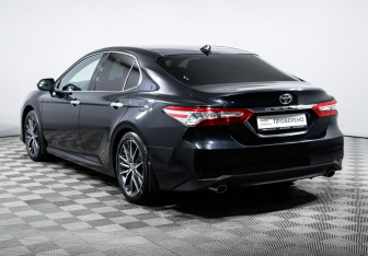 Подержанный автомобиль Toyota Camry Sedan 2023 года (7 фото)