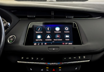 Подержанный автомобиль Cadillac XT4 2021 года (15 фото)