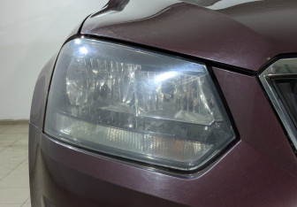 Подержанный автомобиль Skoda Yeti 2014 года (10 фото)