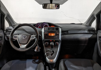 Подержанный автомобиль Toyota Verso 2014 года (14 фото)