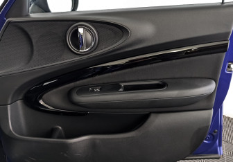 Подержанный автомобиль MINI Clubman Wagon 2018 года (24 фото)