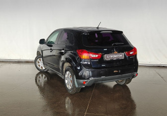 Подержанный автомобиль Mitsubishi ASX 2013 года (6 фото)