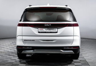 Подержанный автомобиль Kia Carnival 2020 года (6 фото)
